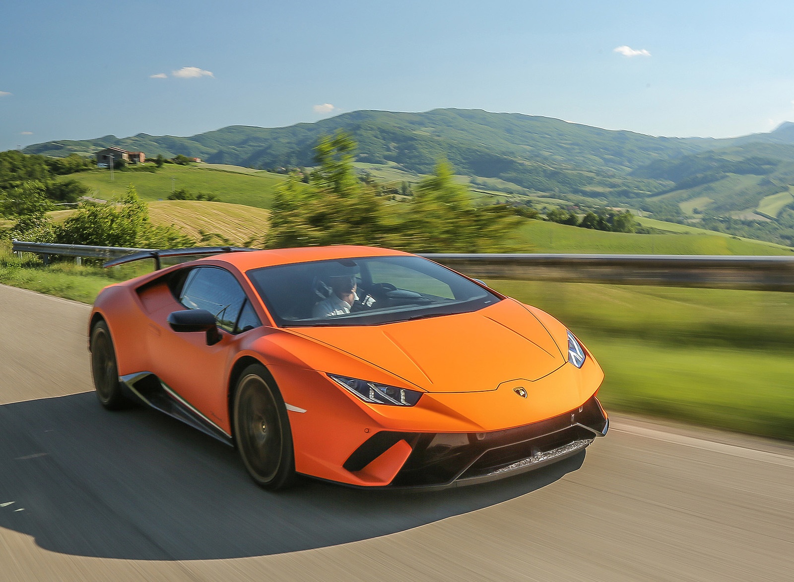 Lamborghini Aventador 2018 оранжевый