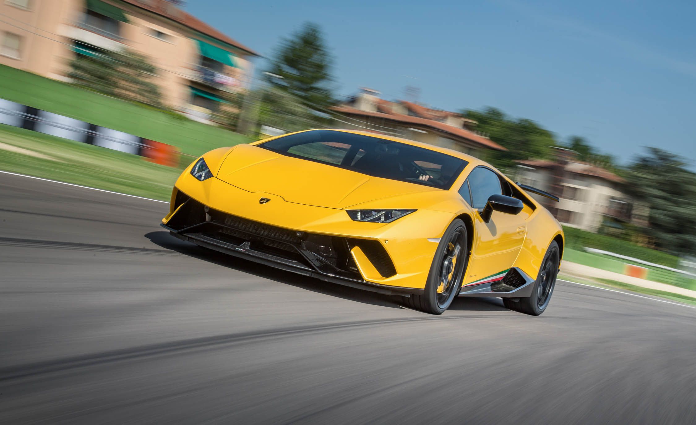 Lamborghini Huracan желтая