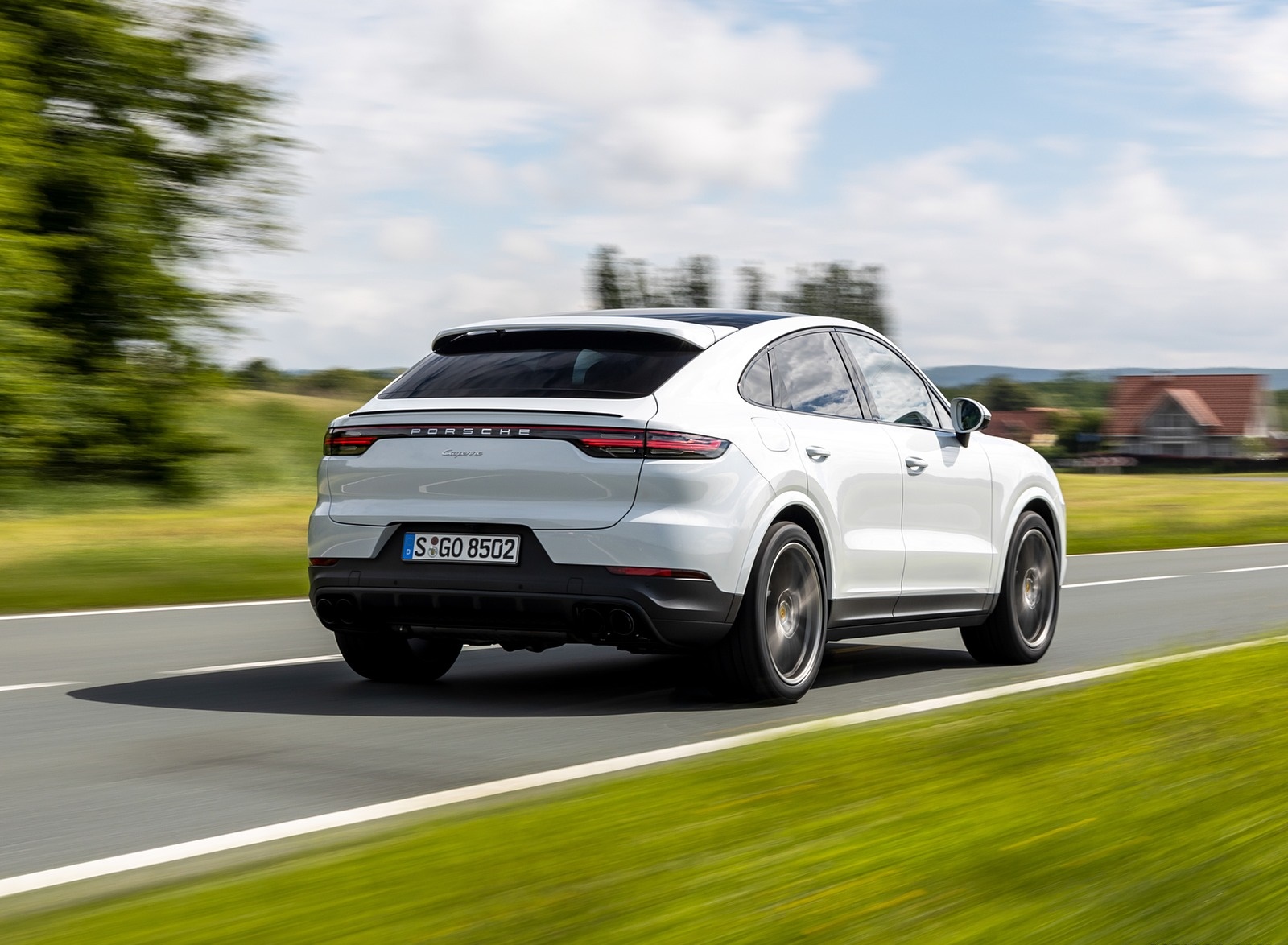 Р‘РµР»С‹Р№ Porsche Cayenne 2020