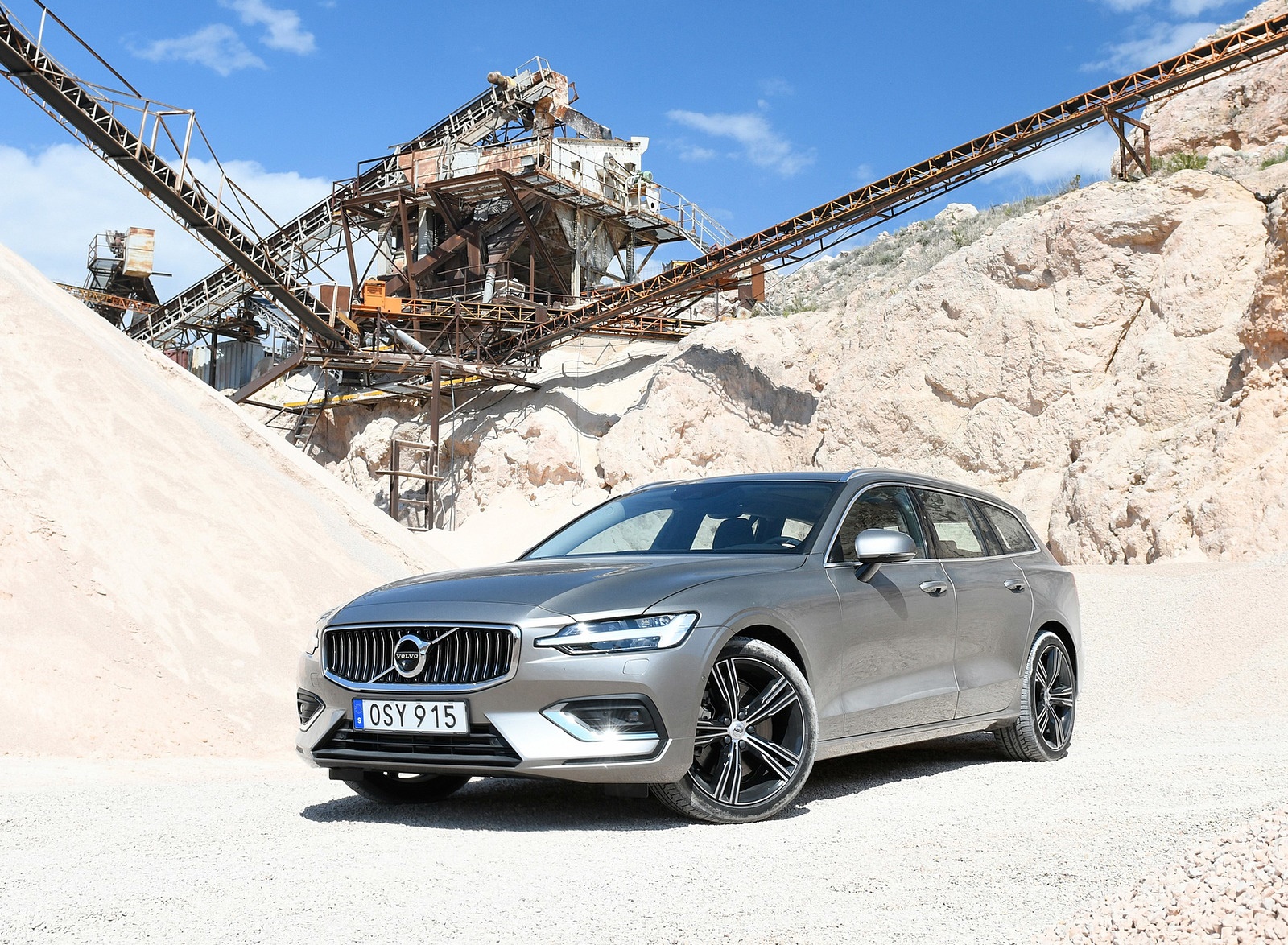 2019 Volvo V60 Front Three-Quarter Wallpapers #89 of 140