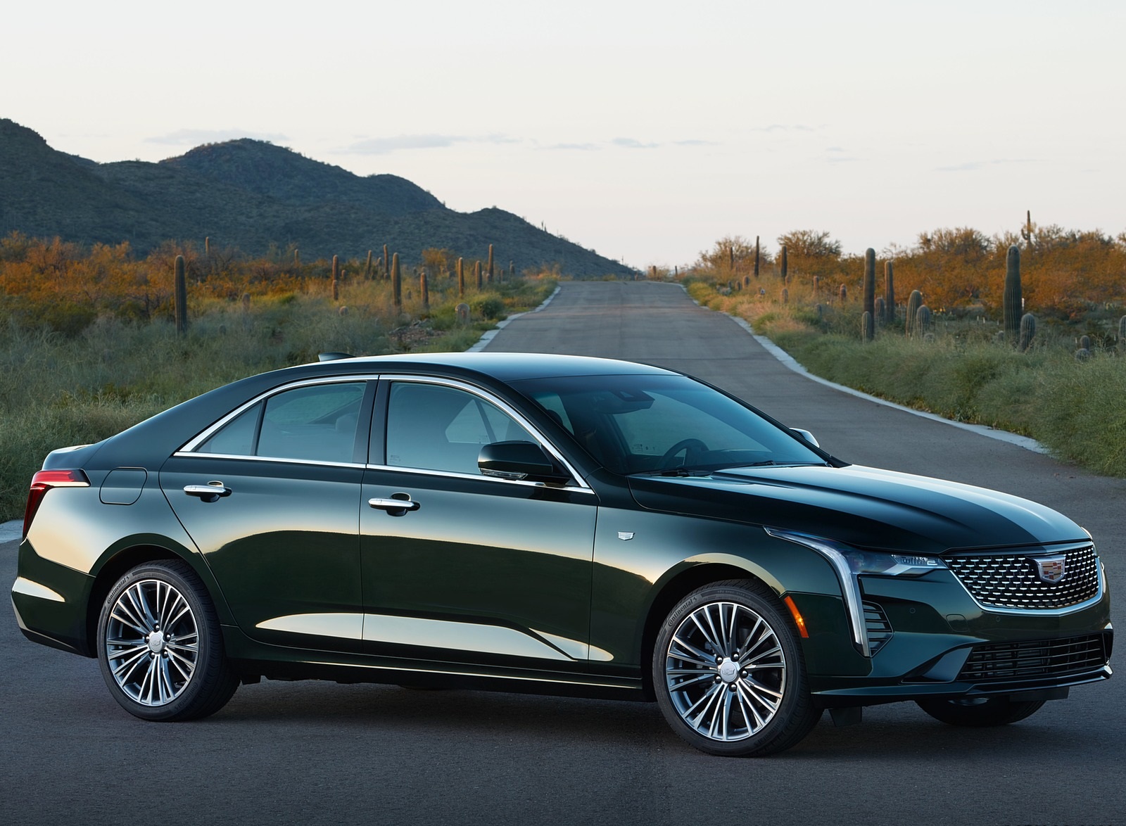 2020 Cadillac CT4 Premium Luxury Front Three-Quarter Wallpapers (8)