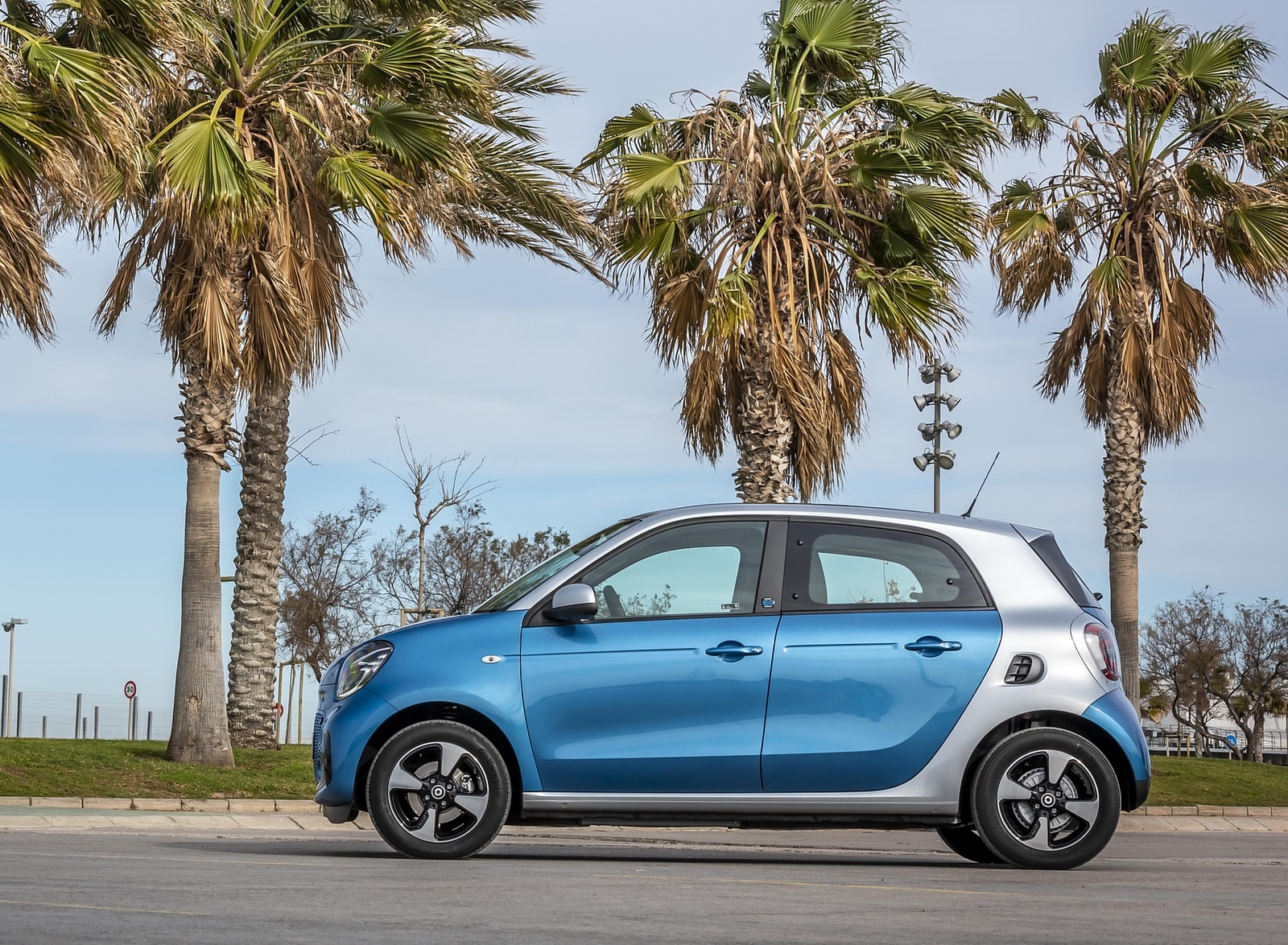 2020 Smart EQ ForFour Passion Line (Color: Steel Blue) Side Wallpapers #61 of 80