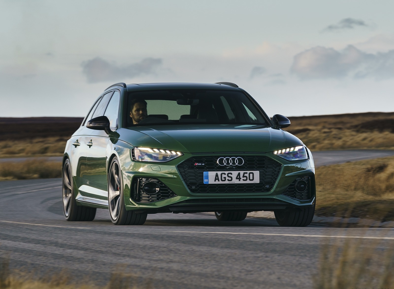 2020 Audi RS 4 Avant (UK-Spec) Front Wallpapers #90 of 169