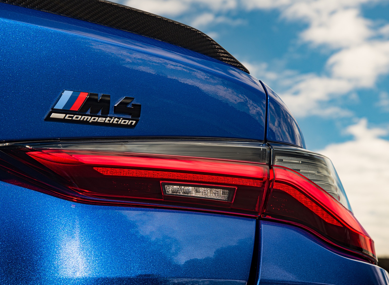 2021 BMW M4 Coupe Competition (Color: Portimao Blue) Tail Light Wallpapers #62 of 207