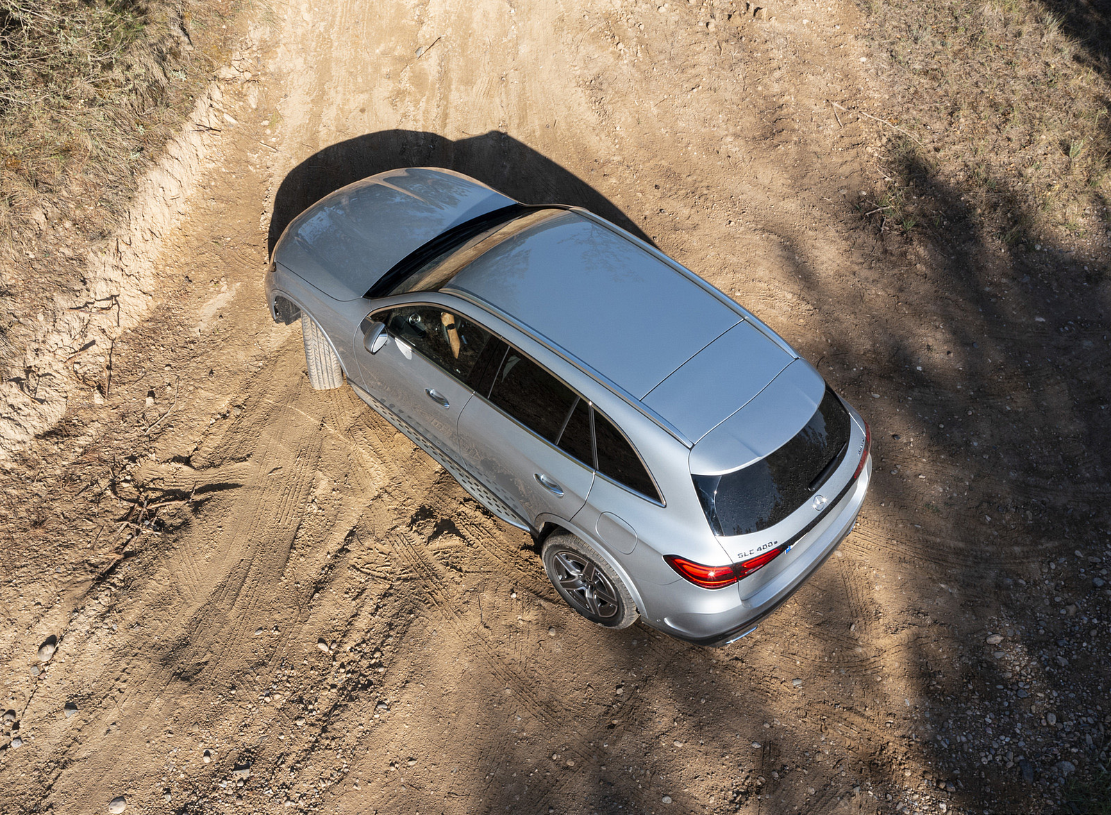 2023 Mercedes-Benz GLC 400e Plug-In Hybrid 4MATIC AMG Line (Color: High-Tech Silver) Off-Road Wallpapers #57 of 61