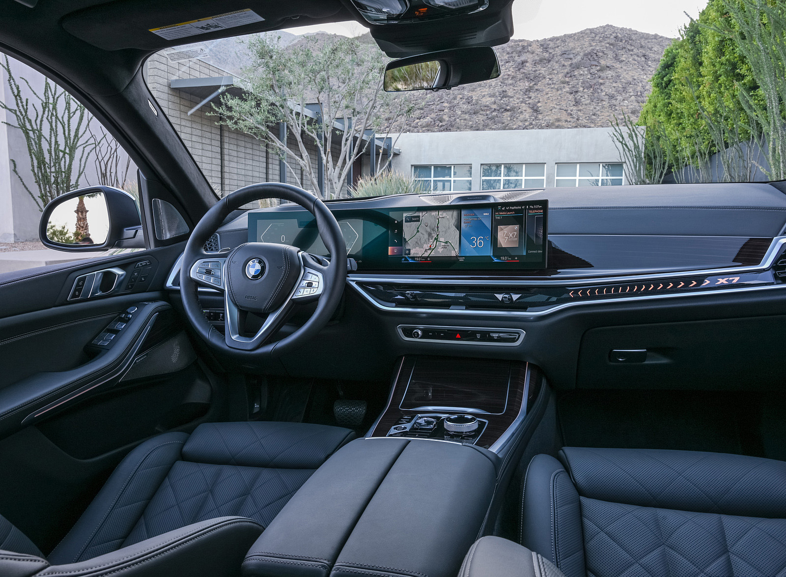 2023 BMW X7 xDrive 40i (Color: Blue Ridge Mountain; US-Spec) Interior Wallpapers #71 of 239